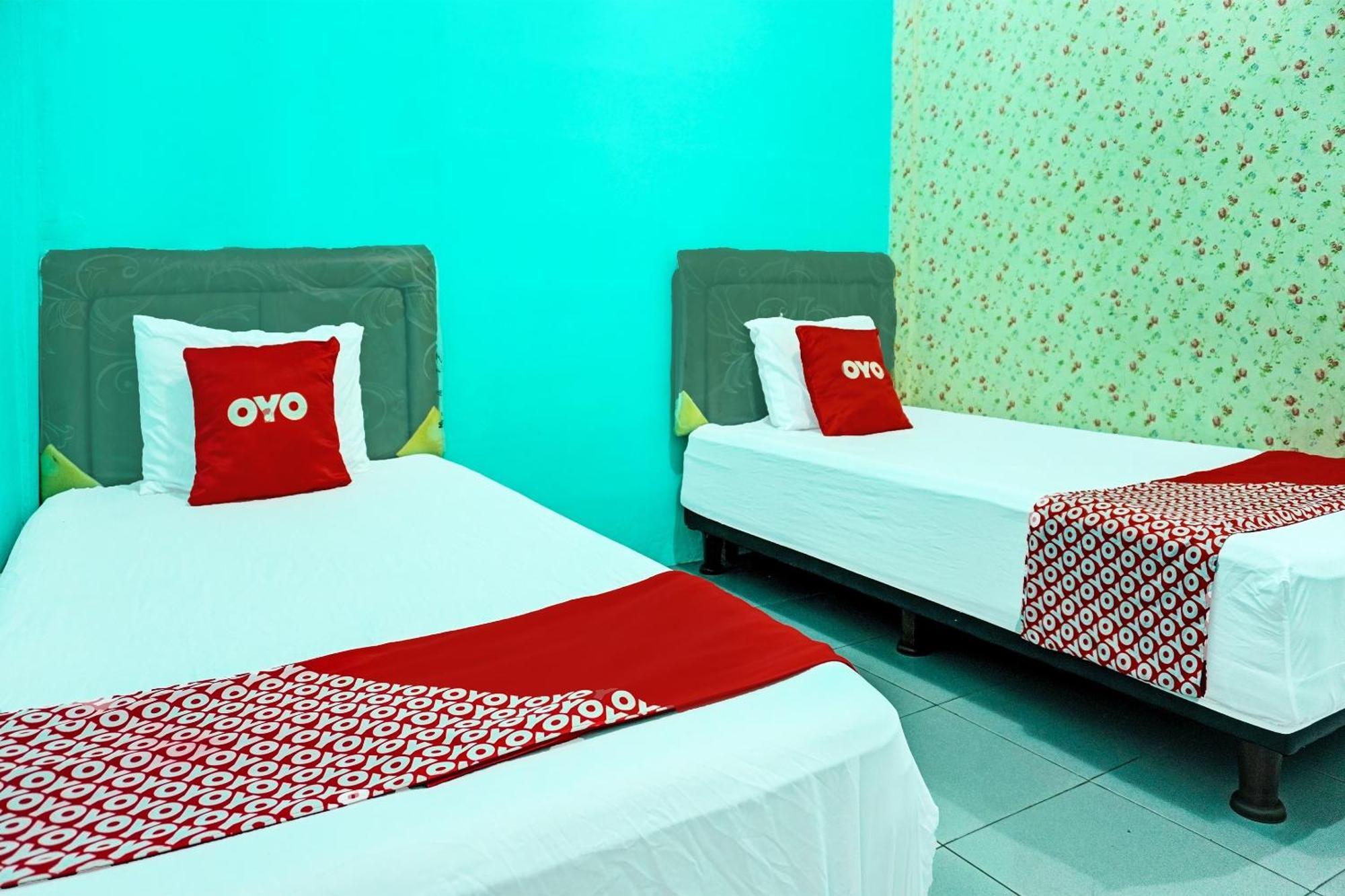 Oyo 91731 Home Stay Elis Cateliya Syariah การาวัง ภายนอก รูปภาพ