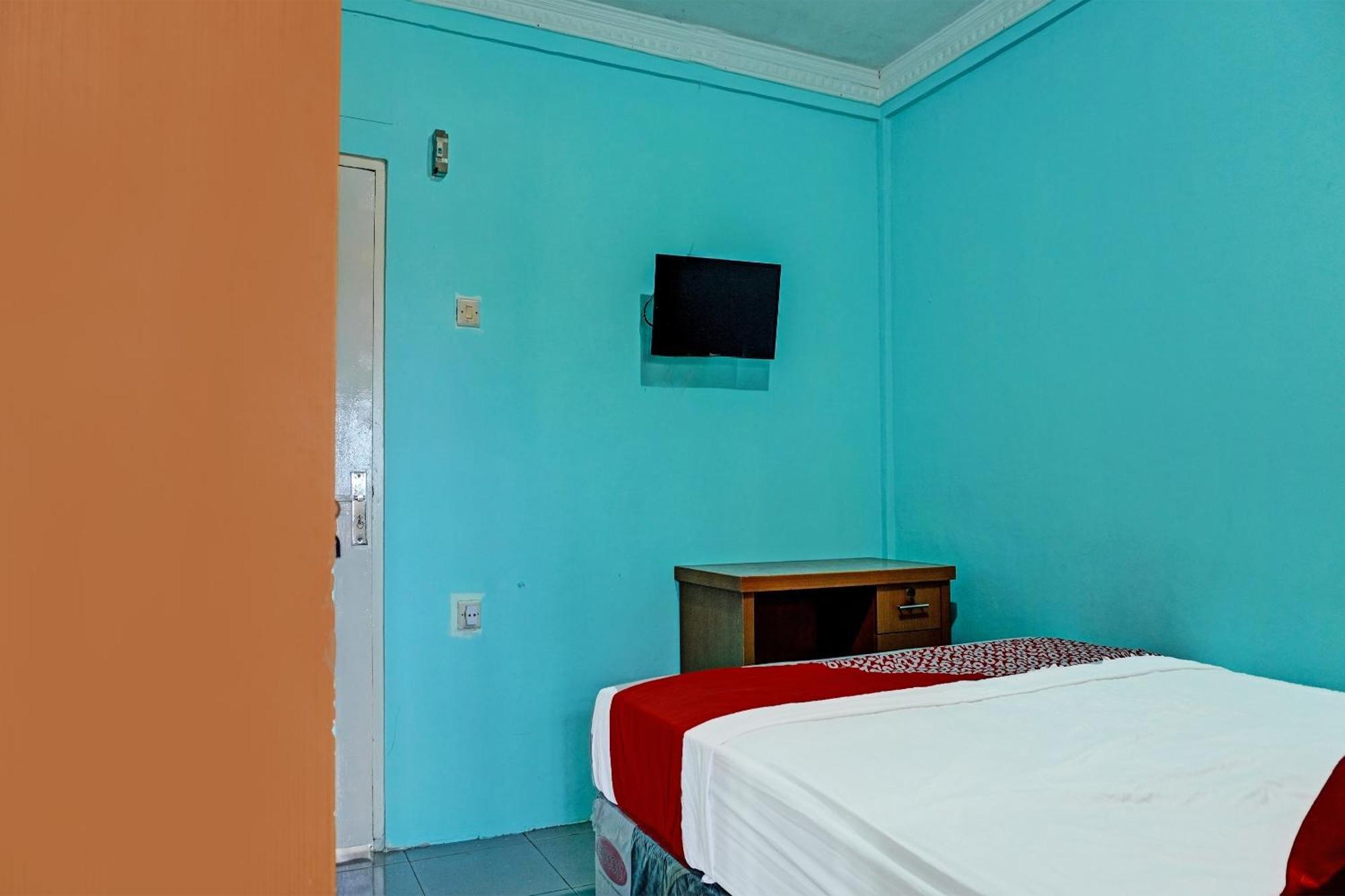 Oyo 91731 Home Stay Elis Cateliya Syariah การาวัง ภายนอก รูปภาพ