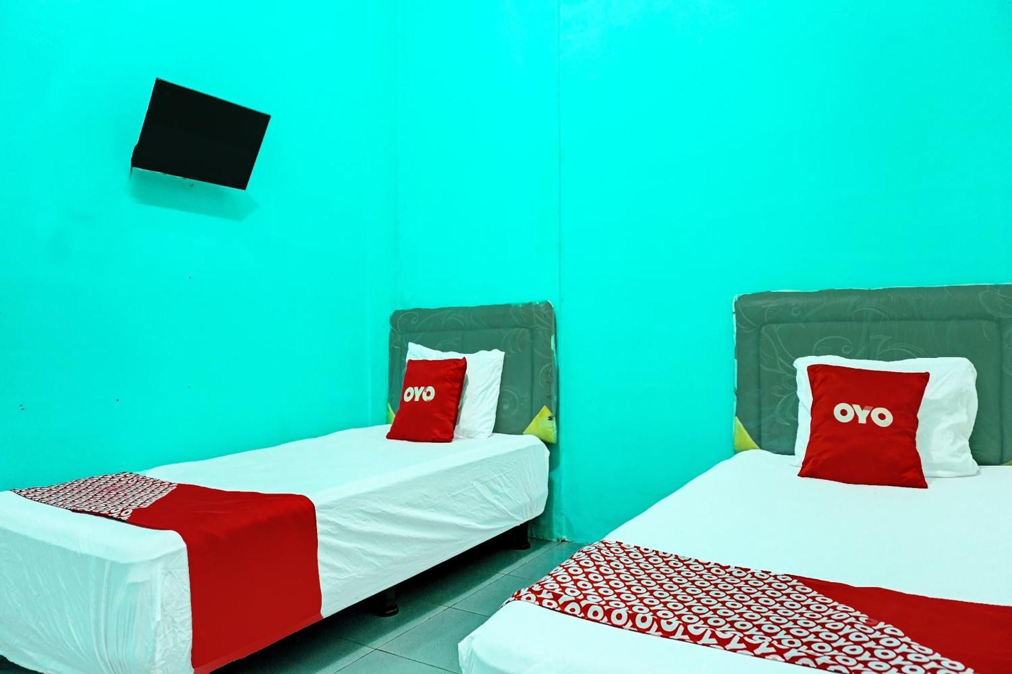 Oyo 91731 Home Stay Elis Cateliya Syariah การาวัง ภายนอก รูปภาพ