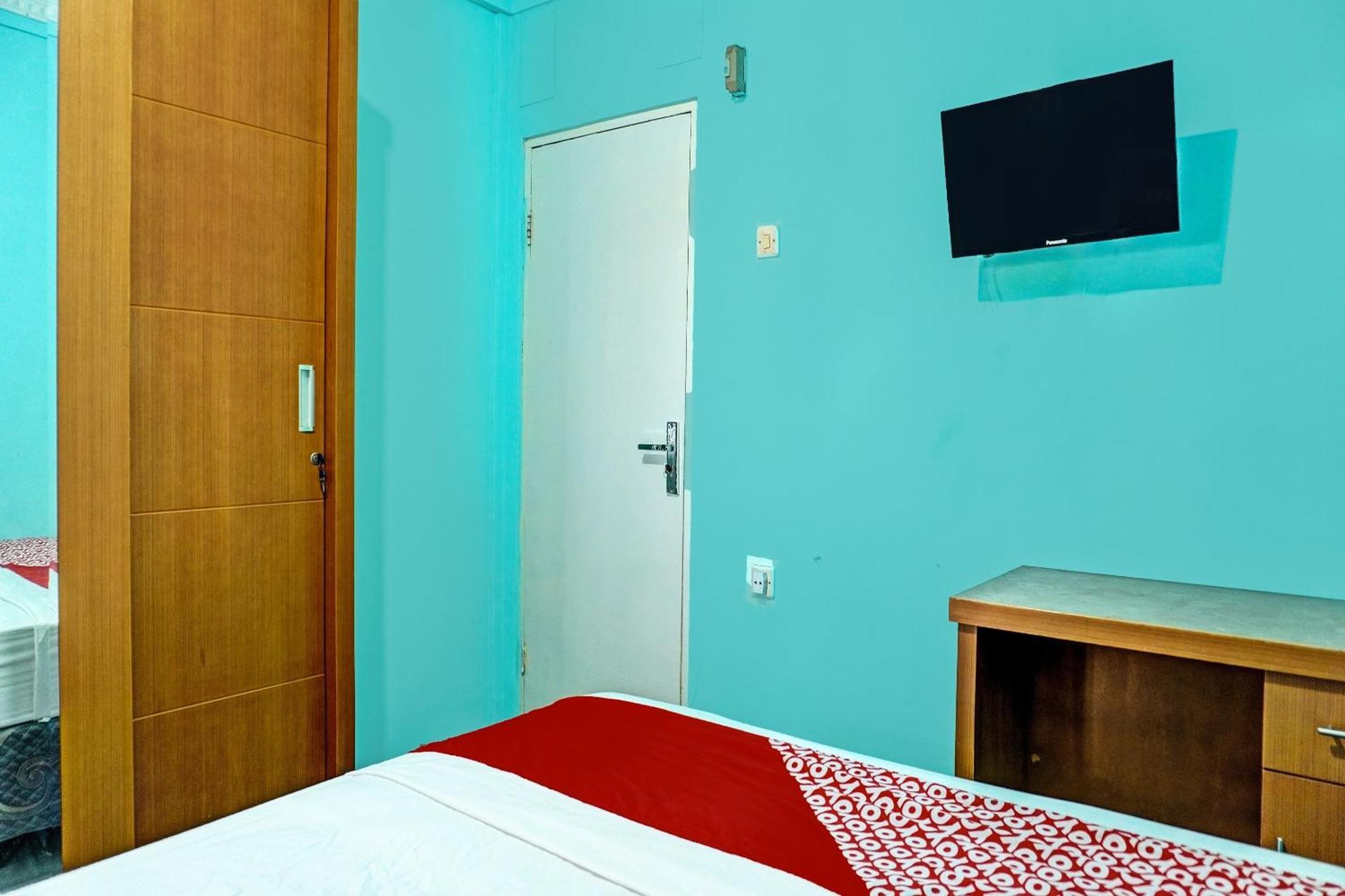 Oyo 91731 Home Stay Elis Cateliya Syariah การาวัง ภายนอก รูปภาพ