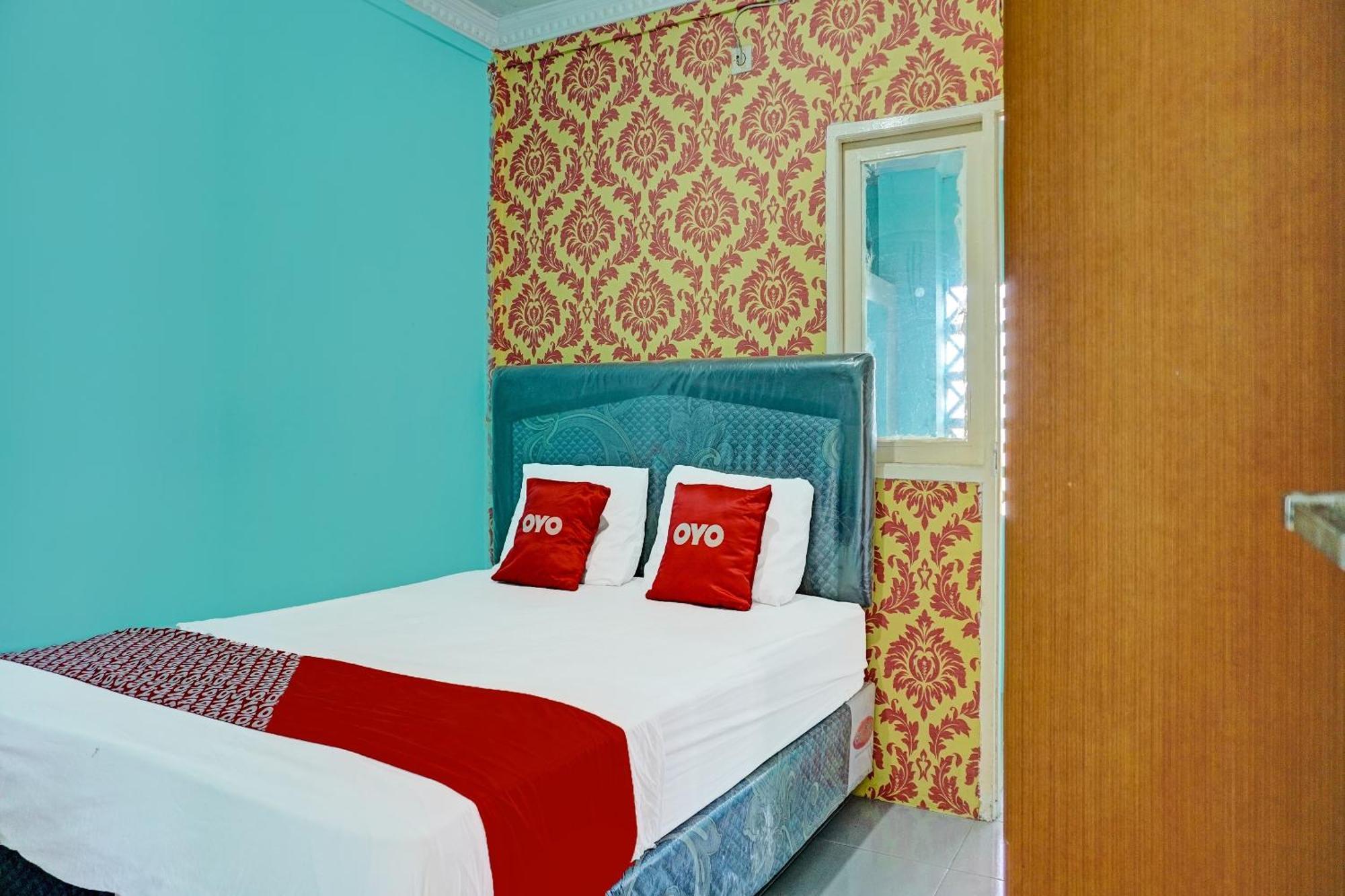 Oyo 91731 Home Stay Elis Cateliya Syariah การาวัง ภายนอก รูปภาพ