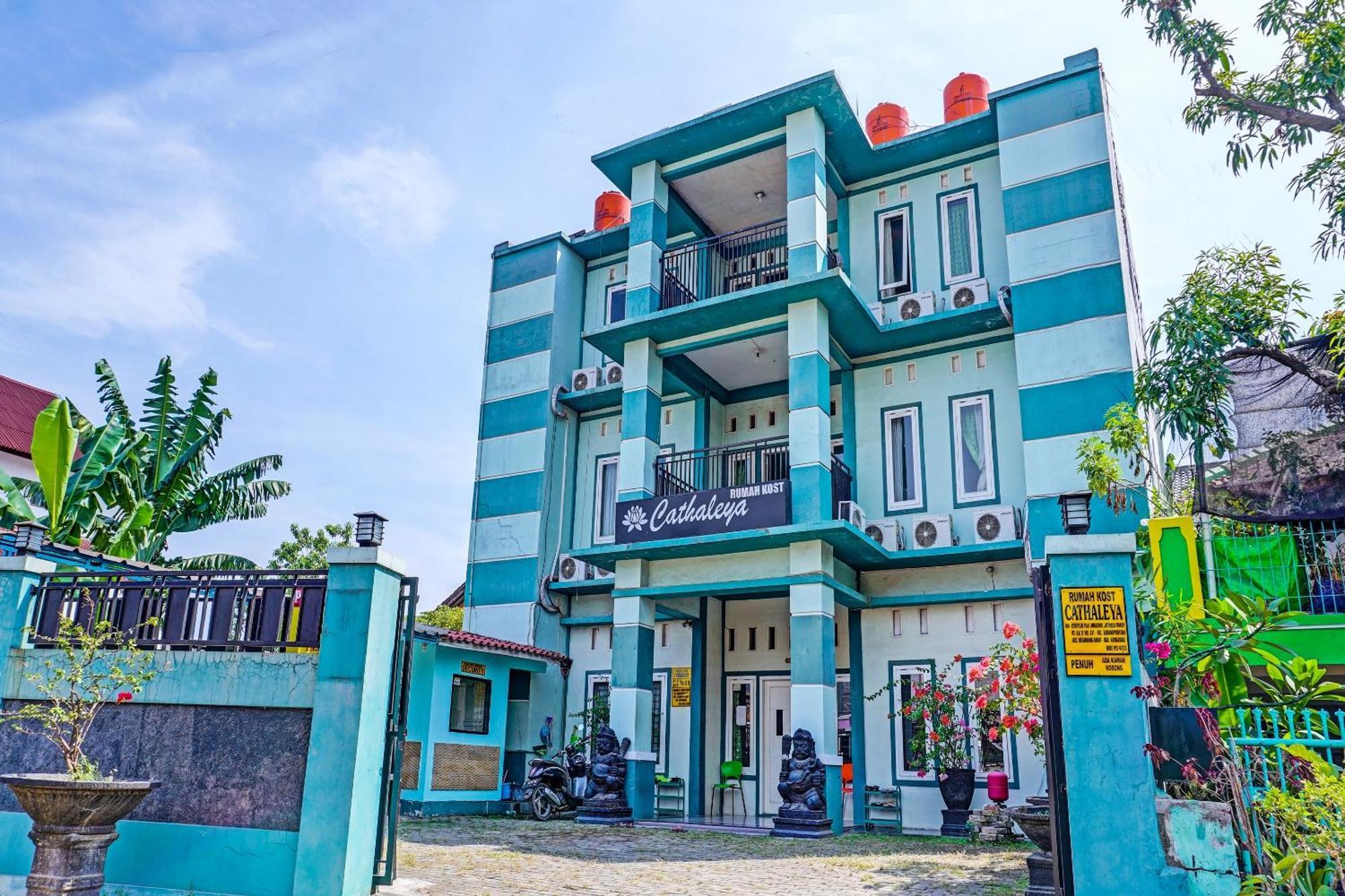 Oyo 91731 Home Stay Elis Cateliya Syariah การาวัง ภายนอก รูปภาพ