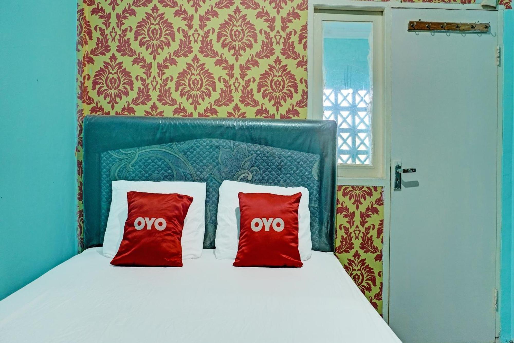 Oyo 91731 Home Stay Elis Cateliya Syariah การาวัง ภายนอก รูปภาพ